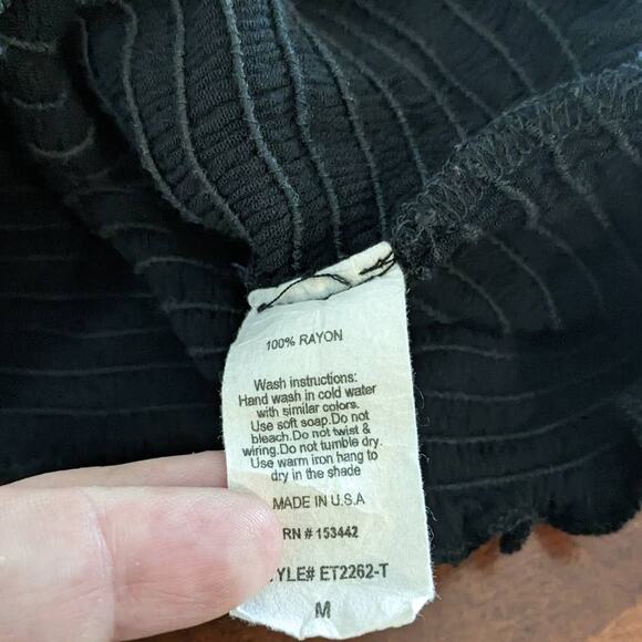 Windsor Smocked Crop Top M Black Long‎ Bell Sleeves Off Shoulder Casual Staple - Picture 4 of 9